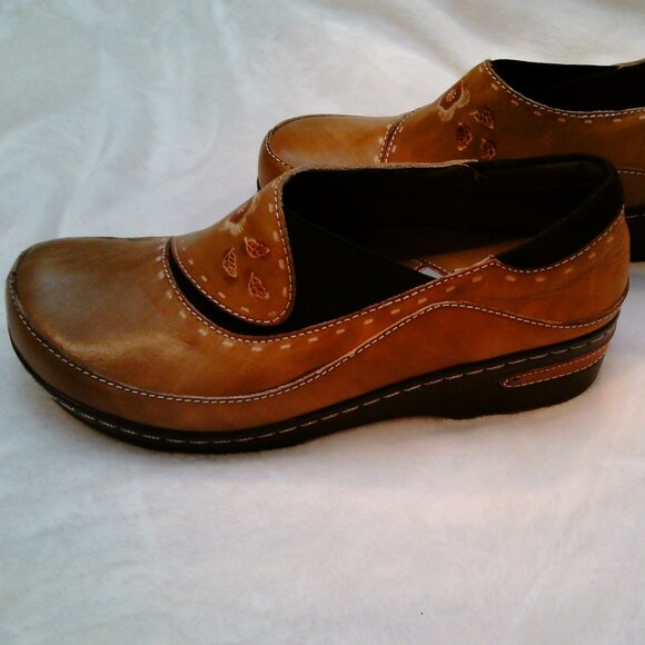 New (without tags) Spring Step L'Artiste Burbank Camel Women's Clog in Size 42 - Picture 1 of 8